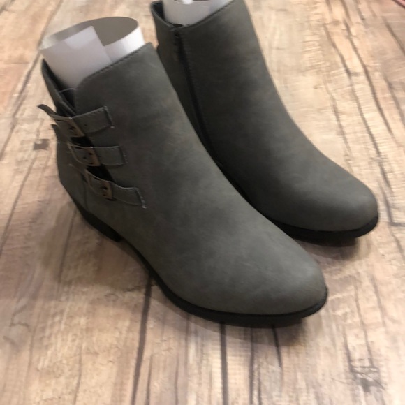 Boots - Picture 2 of 3